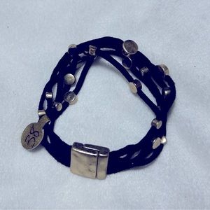 Black & Gold Magnetic Clip Bracelet Sz OS